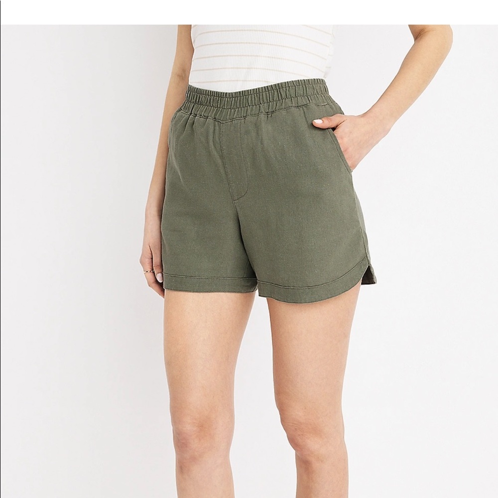 Maurice’s forest fern shorts. Size Medium